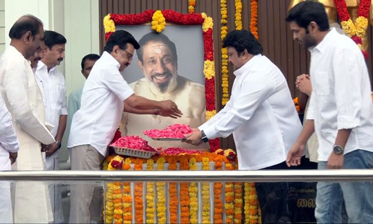 98-வது பிறந்தநாள்: நடிகர் சிவாஜி கணேசன் மணிமண்டபத்தில் முதல்-அமைச்சர் மு.க.ஸ்டாலின் மரியாதை