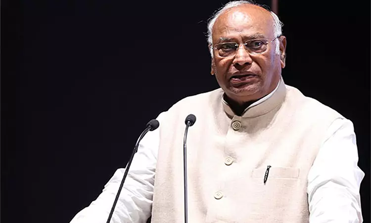 காங்கிரஸ் தலைவர் மல்லிகார்ஜுன கார்கே மருத்துவமனையில் அனுமதி