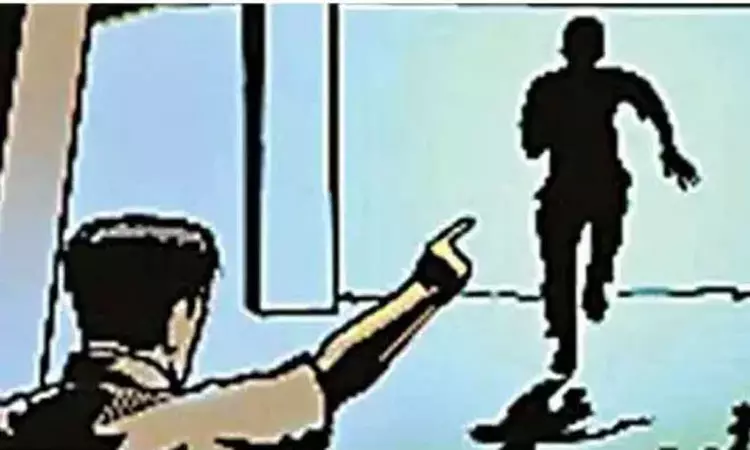 திருச்சி மத்திய சிறையில் ஆயுள் தண்டனை கைதி தப்பி ஓட்டம்: 2 பேர் பணியிடை நீக்கம்