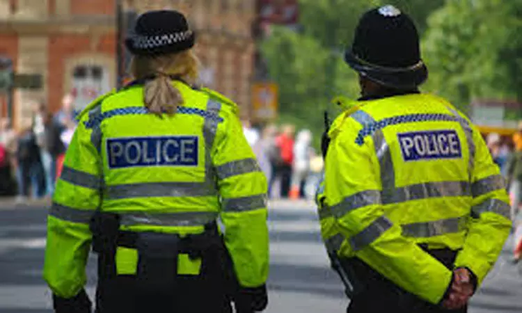 இங்கிலாந்து: 3 வயது மகளை தெரிந்தே பட்டினி போட்டு கொன்ற இந்திய வம்சாவளி பெற்றோர் இங்கிலாந்து: 3 வயது மகளை தெரிந்தே பட்டினி போட்டு கொன்ற இந்திய வம்சாவளி பெற்றோர்