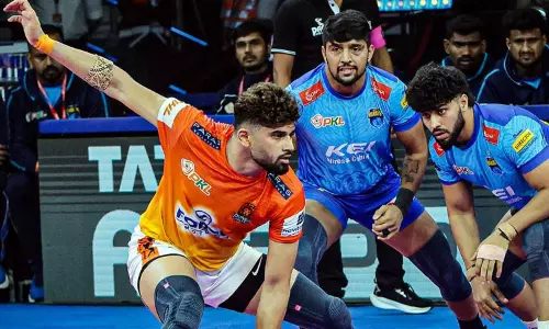 புரோ கபடி லீக்: பெங்கால் வாரியர்ஸ் அணியை வீழ்த்தி வெற்றி பெற்ற புனேரி பால்டன் புரோ கபடி லீக்: பெங்கால் வாரியர்ஸ் அணியை வீழ்த்தி வெற்றி பெற்ற புனேரி பால்டன்