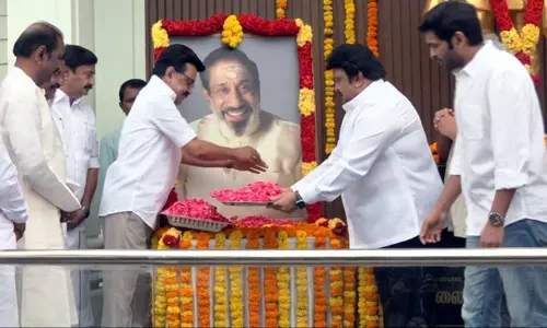 98-வது பிறந்தநாள்: நடிகர் சிவாஜி கணேசன் மணிமண்டபத்தில் முதல்-அமைச்சர் மு.க.ஸ்டாலின் மரியாதை