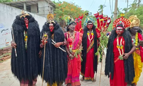 குலசை முத்தாரம்மன் கோவிலில் தசரா திருவிழா கோலாகலம்: நாளை சூரசம்ஹாரம்