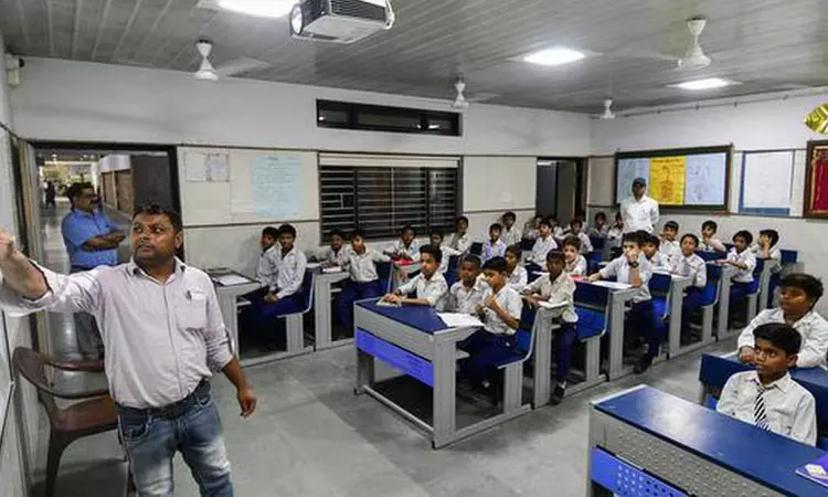 பள்ளிப் பாடங்களில் ஆர்எஸ்எஸ் குறித்த பாடங்களை சேர்க்கிறது டெல்லி அரசு பள்ளிப் பாடங்களில் ஆர்எஸ்எஸ் குறித்த பாடங்களை சேர்க்கிறது டெல்லி அரசு