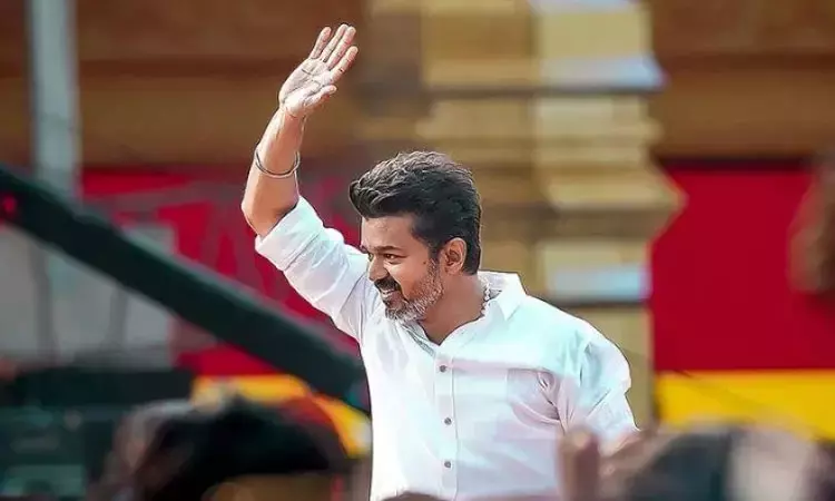விஜயின் பாதுகாப்பு அதிகாரிகளிடம் விளக்கம் கேட்பு விஜயின் பாதுகாப்பு அதிகாரிகளிடம் விளக்கம் கேட்பு