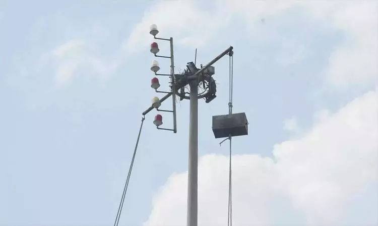 புயல் எச்சரிக்கை கூண்டு ஏற்றம் புயல் எச்சரிக்கை கூண்டு ஏற்றம்