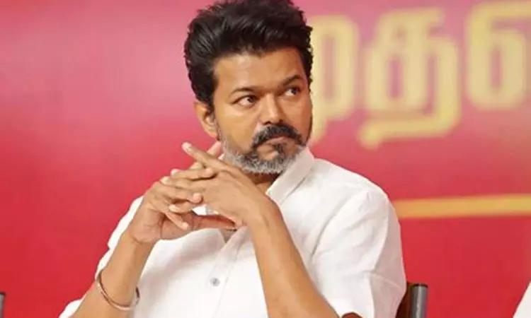 மறுஅறிவிப்பு வரும்வரை நிகழ்ச்சிகளை நடத்தக்கூடாது - நிர்வாகிகளுக்கு விஜய் அறிவுரை மறுஅறிவிப்பு வரும்வரை நிகழ்ச்சிகளை நடத்தக்கூடாது - நிர்வாகிகளுக்கு விஜய் அறிவுரை