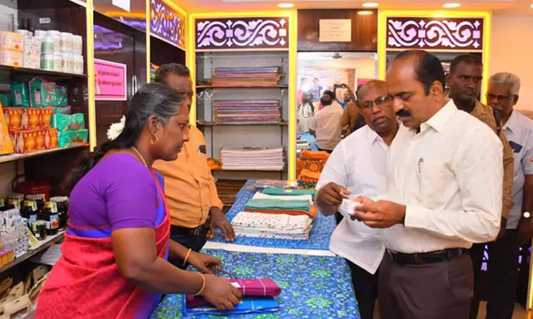 திருநெல்வேலியில் தீபாவளி கதர் சிறப்பு தள்ளுபடி விற்பனை: கலெக்டர் தொடங்கி வைத்தார்