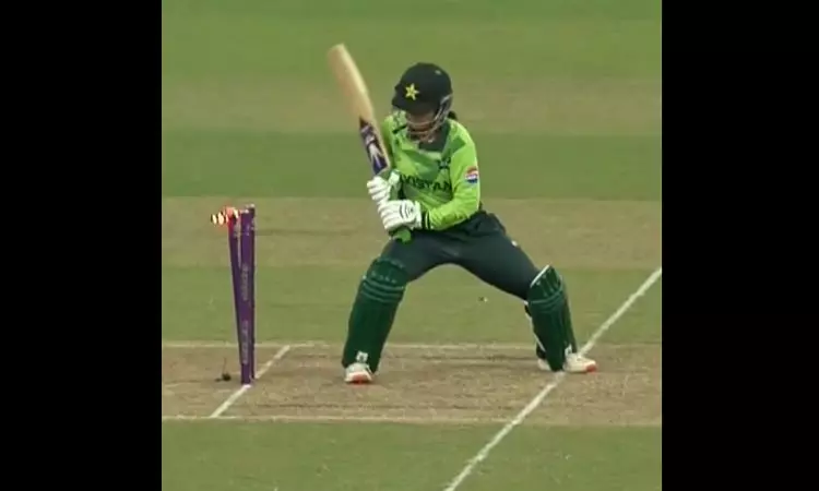 மகளிர் உலகக்கோப்பை கிரிக்கெட்: 129 ரன்களில் சுருண்ட பாகிஸ்தான் மகளிர் உலகக்கோப்பை கிரிக்கெட்: 129 ரன்களில் சுருண்ட பாகிஸ்தான்