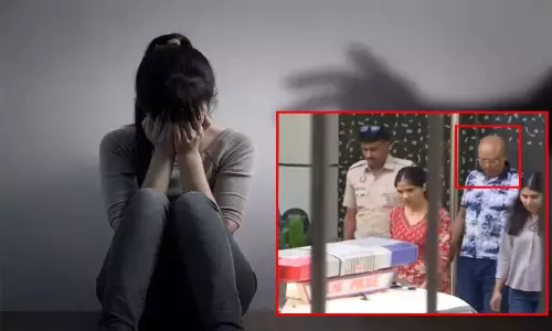 பாலியல் பொம்மை, ஆபாச சி.டி.க்கள்... டெல்லி சாமியாரின் இல்லத்தில் பறிமுதல்