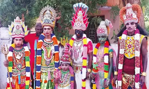 குலசேகரப்பட்டினத்தில் இன்று சூரசம்ஹாரம்: குவியும் பக்தர்கள்