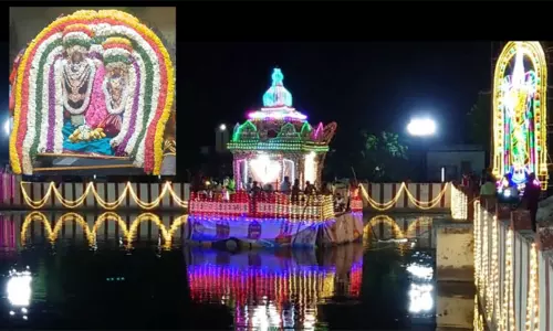 திருக்கருகாவூர் கர்ப்பரட்சாம்பிகை அம்பாள் கோவிலில் நவராத்திரி தெப்பத் திருவிழா