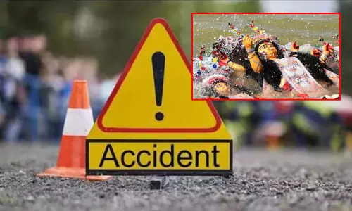 ம.பி.: நவராத்திரி விழாவில் சோகம்; டிராக்டர் நீரில் மூழ்கி 11 பேர் பலி ம.பி.: நவராத்திரி விழாவில் சோகம்; டிராக்டர் நீரில் மூழ்கி 11 பேர் பலி