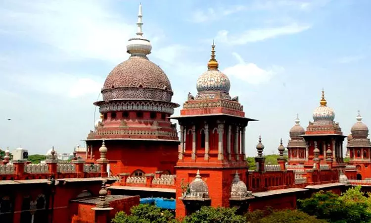 ரோடு ஷோவுக்கு வழிகாட்டி நெறிமுறைகள் வகுக்க கோரிய மனு; சென்னை ஐகோர்ட்டில் இன்று விசாரணை ரோடு ஷோவுக்கு வழிகாட்டி நெறிமுறைகள் வகுக்க கோரிய மனு; சென்னை ஐகோர்ட்டில் இன்று விசாரணை