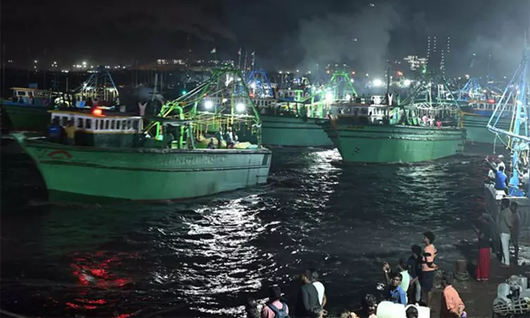 தூத்துக்குடி: 7 நாட்களுக்கு பின் 179 விசைப்படகுகளில் மீனவர்கள் கடலுக்கு சென்றனர்