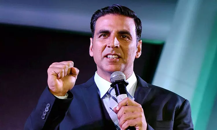 நடிகர் அக்‌சய் குமார் மகளிடம் ஆன்லைன் விளையாட்டில் அத்துமீறல்