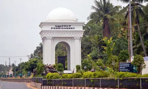 புதுச்சேரியில் இன்று பள்ளி, கல்லூரிகளுக்கு அரசு விடுமுறை