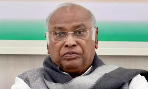 சிகிச்சை முடிந்து வீடு திரும்பினார் மல்லிகார்ஜுன கார்கே