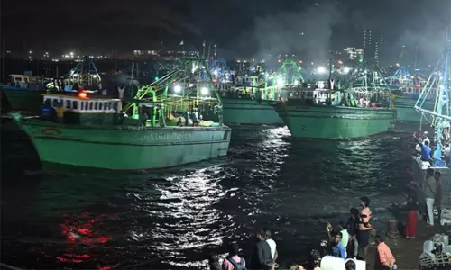 தூத்துக்குடி: 7 நாட்களுக்கு பின் 179 விசைப்படகுகளில் மீனவர்கள் கடலுக்கு சென்றனர்