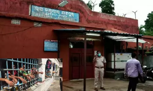 சிறையில் இருந்து தப்பிய கைதிகள்; விஜயதசமி கொண்டாட்டத்தின்போது பரபரப்பு