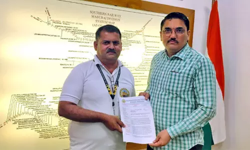 கல்லிடைக்குறிச்சி ரெயில் நிலையத்தை தரம் உயர்த்த வேண்டும்: பயணிகள் சங்கம் கோரிக்கை