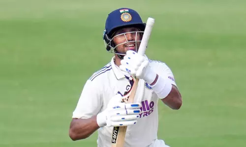 டெஸ்ட் கிரிக்கெட்: சதம் விளாசியதை இந்திய ராணுவத்திற்கு சமர்பித்த துருவ் ஜுரெல் டெஸ்ட் கிரிக்கெட்: சதம் விளாசியதை இந்திய ராணுவத்திற்கு சமர்பித்த துருவ் ஜுரெல்