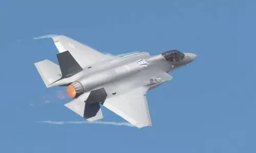 வெனிசுலா கடற்கரை பகுதியில் அமெரிக்க போர் விமானங்கள் பறந்ததால் பரபரப்பு