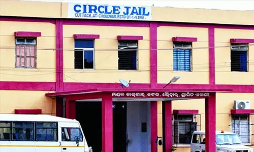 ஒடிசா:  தசரா கொண்டாட்டங்களுக்கு மத்தியில் சிறையில் இருந்து தப்பிய கொடூர கைதிகள்