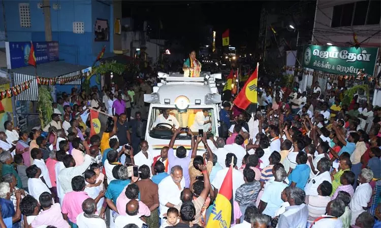 கரூர் கூட்ட நெரிசல் எதிரொலி: பிரேமலதா விஜயகாந்தின் ரோடு ஷோ நிகழ்ச்சிக்கு அனுமதி மறுப்பு கரூர் கூட்ட நெரிசல் எதிரொலி: பிரேமலதா விஜயகாந்தின் ரோடு ஷோ நிகழ்ச்சிக்கு அனுமதி மறுப்பு