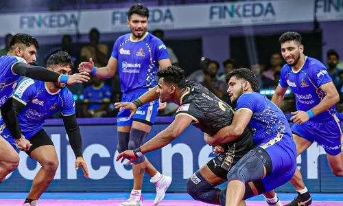 புரோ கபடி லீக்: அரியானாவை வீழ்த்தி 5வது வெற்றியை பதிவு செய்த தமிழ் தலைவாஸ் புரோ கபடி லீக்: அரியானாவை வீழ்த்தி 5வது வெற்றியை பதிவு செய்த தமிழ் தலைவாஸ்