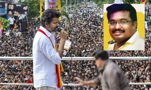 நாமக்கல் தவெக மாவட்டச் செயலாளர் தலைமறைவு - கைது செய்ய 2 தனிப்படைகள் அமைப்பு நாமக்கல் தவெக மாவட்டச் செயலாளர் தலைமறைவு - கைது செய்ய 2 தனிப்படைகள் அமைப்பு