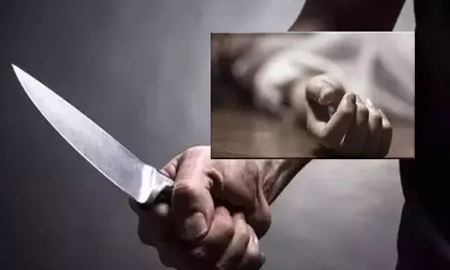 மனைவியை 45 முறை கத்தியால் குத்தி கொன்றுவிட்டு தொழிலாளி தற்கொலை - பெங்களூருவில் பரபரப்பு மனைவியை 45 முறை கத்தியால் குத்தி கொன்றுவிட்டு தொழிலாளி தற்கொலை - பெங்களூருவில் பரபரப்பு