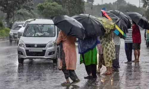 வளிமண்டல கீழடுக்கு சுழற்சி: 12 மாவட்டங்களில் இன்று கனமழைக்கு வாய்ப்பு வளிமண்டல கீழடுக்கு சுழற்சி: 12 மாவட்டங்களில் இன்று கனமழைக்கு வாய்ப்பு