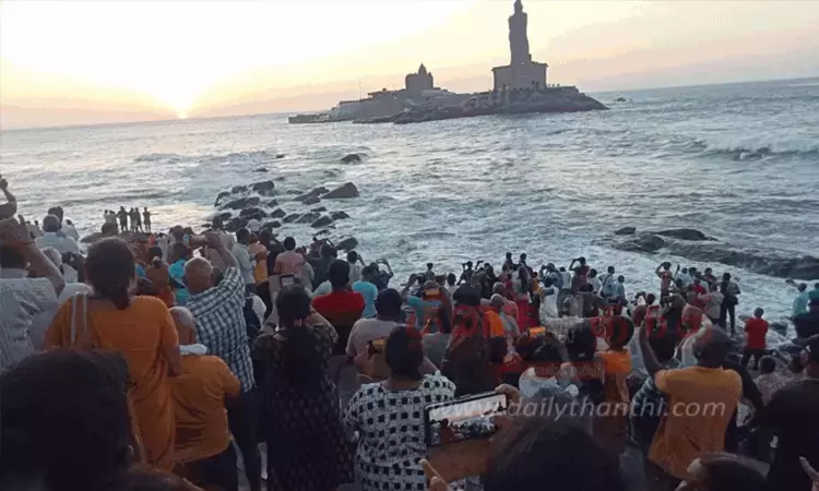 விடுமுறை தினம்: கன்னியாகுமரியில் அலைமோதிய சுற்றுலா... ... இன்றைய முக்கிய செய்திகள்.. சில வரிகளில்.. 05-10-2025