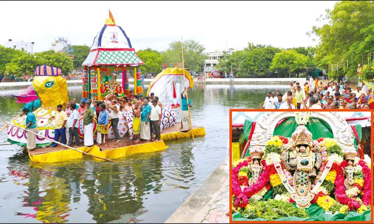 மதுரை தல்லாகுளம் பெருமாள் கோவிலில் தெப்ப உற்சவம்