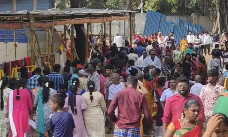 விடுமுறை தினம்.. திருச்செந்தூர் சுப்பிரமணிய சுவாமி கோவிலில் திரளான பக்தர்கள் சாமி தரிசனம் விடுமுறை தினம்.. திருச்செந்தூர் சுப்பிரமணிய சுவாமி கோவிலில் திரளான பக்தர்கள் சாமி தரிசனம்