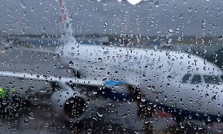 சென்னையில் கனமழை -  விமான சேவைகள் பாதிப்பு