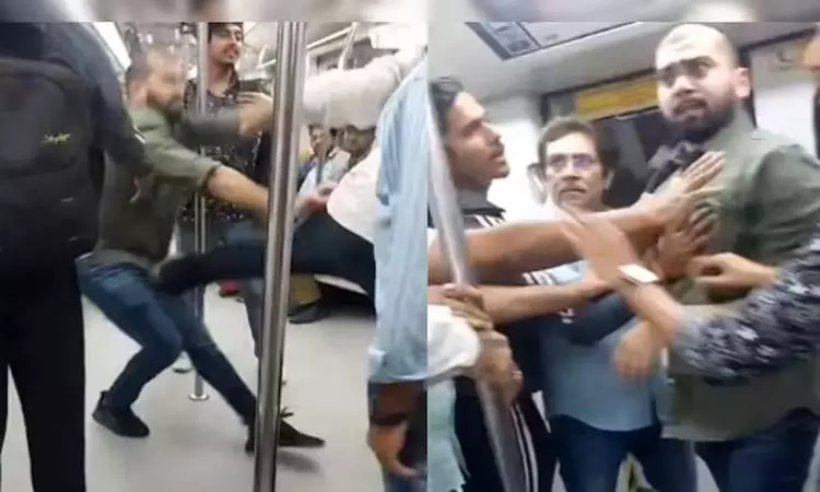 மெட்ரோ ரெயிலில் பயணிகள் இடையே மோதல் - வைரல் வீடியோ