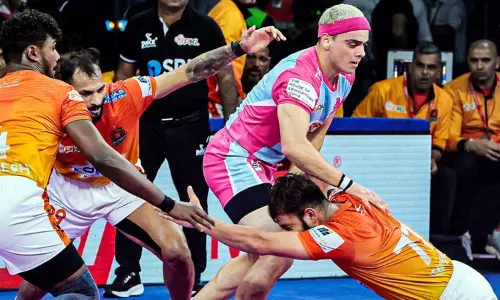 புரோ கபடி லீக்: ஜெய்ப்பூரை வீழ்த்தி வெற்றி பெற்ற புனேரி பால்டன் புரோ கபடி லீக்: ஜெய்ப்பூரை வீழ்த்தி வெற்றி பெற்ற புனேரி பால்டன்