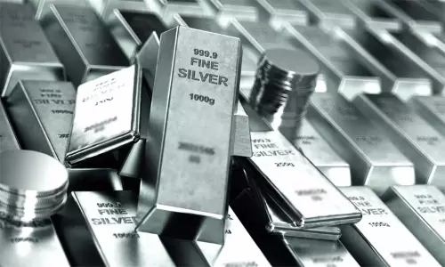 தங்கத்துக்கு போட்டியாக ஜெட் வேகத்தில் எகிறும் வெள்ளி விலை.. உயர்வுக்கு காரணம் என்ன..?