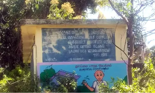 கன்னியாகுமரி: பணிகள் முடிந்து 8 ஆண்டுகள் ஆகியும் திறக்கப்படாத கழிப்பறைகள்- மக்கள் அவதி கன்னியாகுமரி: பணிகள் முடிந்து 8 ஆண்டுகள் ஆகியும் திறக்கப்படாத கழிப்பறைகள்- மக்கள் அவதி