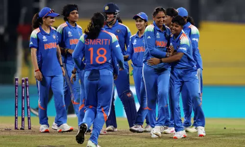 பெண்கள் உலகக்கோப்பை கிரிக்கெட்; சர்ச்சையான பாகிஸ்தான் வீராங்கனையின் ரன் அவுட்