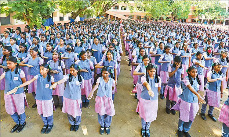 காலாண்டு விடுமுறை முடிந்தது.. பள்ளிகள் இன்று மீண்டும் திறப்பு