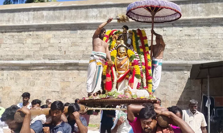 திருக்கண்ணபுரம் சவுரிராஜ பெருமாள் கோவிலில் உதய கருட சேவை