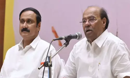 ராமதாஸை சந்தித்து நலம் விசாரித்த அன்புமணி