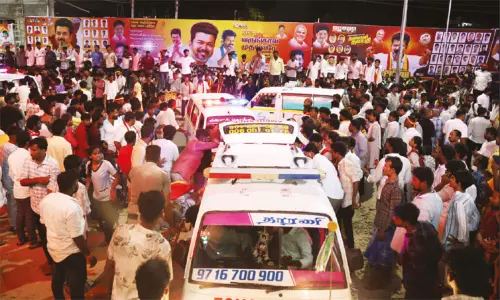 கரூர் துயரம்: ஆம்புலன்ஸ் டிரைவர் குறித்து அவதூறு பரப்பியவர் மீது வழக்குப்பதிவு