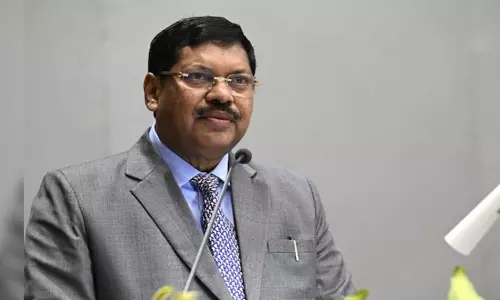 உச்ச நீதிமன்ற தலைமை நீதிபதி பி.ஆர் கவாய் மீது தாக்குதல் முயற்சி