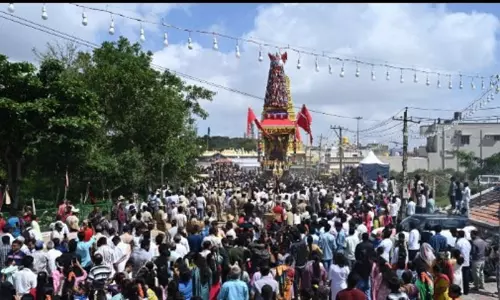 மைசூர் சாமுண்டீஸ்வரி அம்மன் மீதான திருஷ்டி நீங்க சாமுண்டி மலையில் தேரோட்டம்