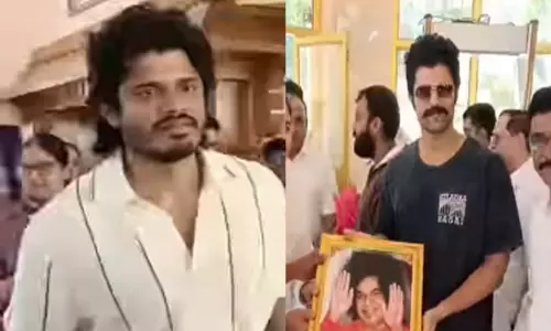Vijay Deverakonda seeks Baba’s blessings in Puttaparthi Vijay Deverakonda seeks Baba’s blessings in Puttaparthi
