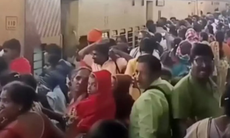 கிரிவலம் முடிந்து சொந்த ஊர் திரும்பும் பக்தர்கள்: தி.மலை ரெயில் நிலையத்தில் கடும் கூட்ட நெரிசல்